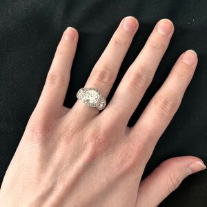 Elegant Sterling Silver Women's diamonique size 5 Ring